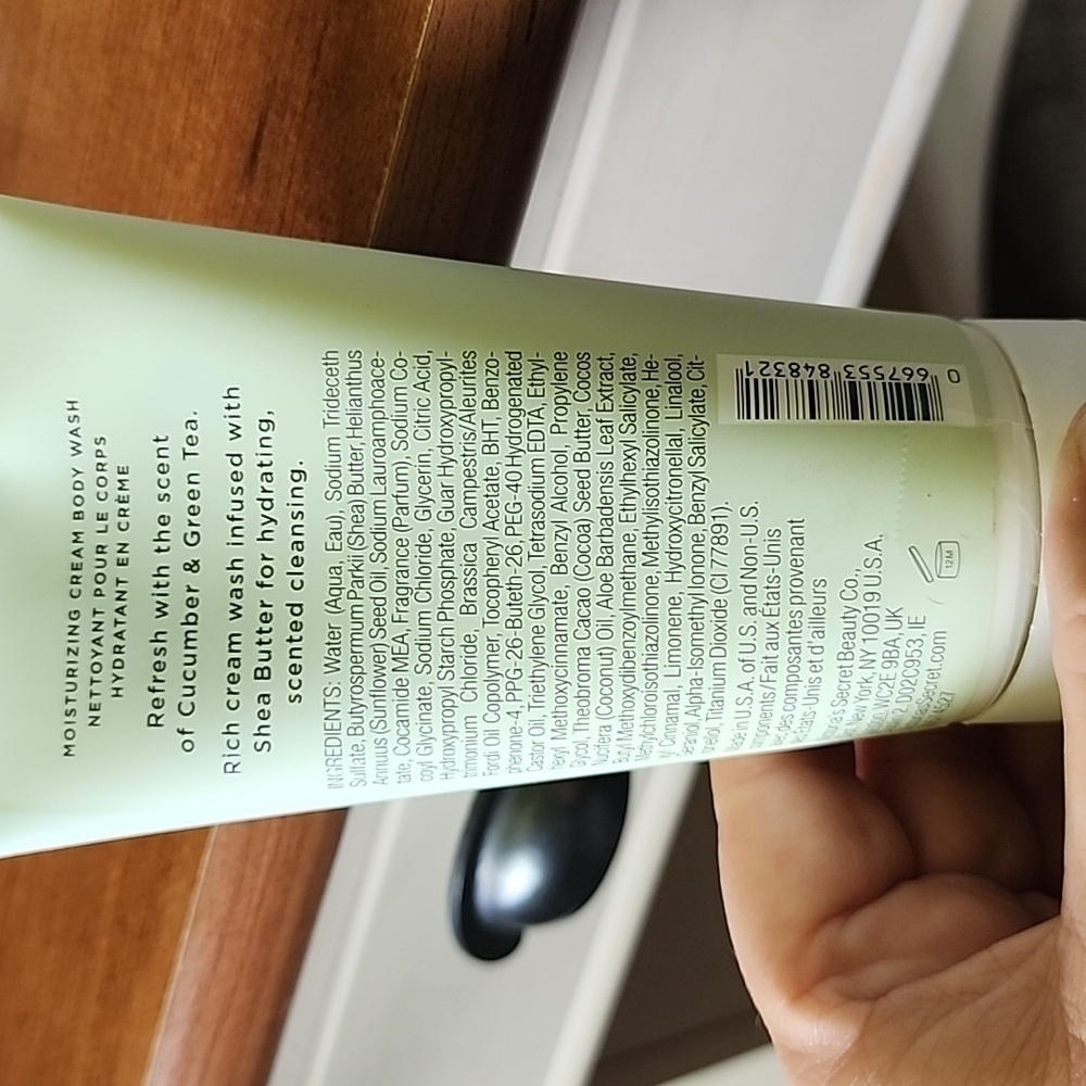 VICTORIA'S SECRET CUCUMBER & GREEN TEA REFRESH MOISTURIZING CREAM BODY WASH 8 0Z - Picture 2 of 2